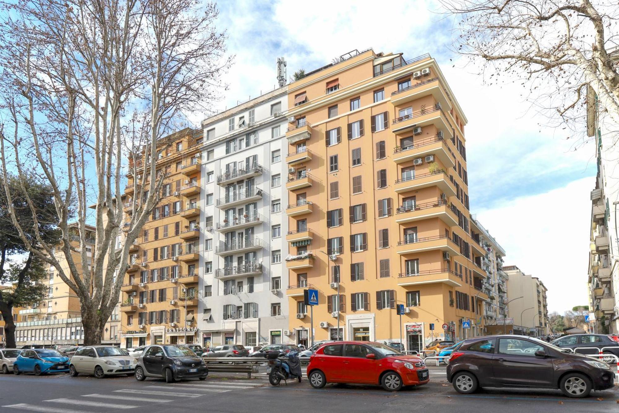 Piramide Deluxe Apartment, Rome